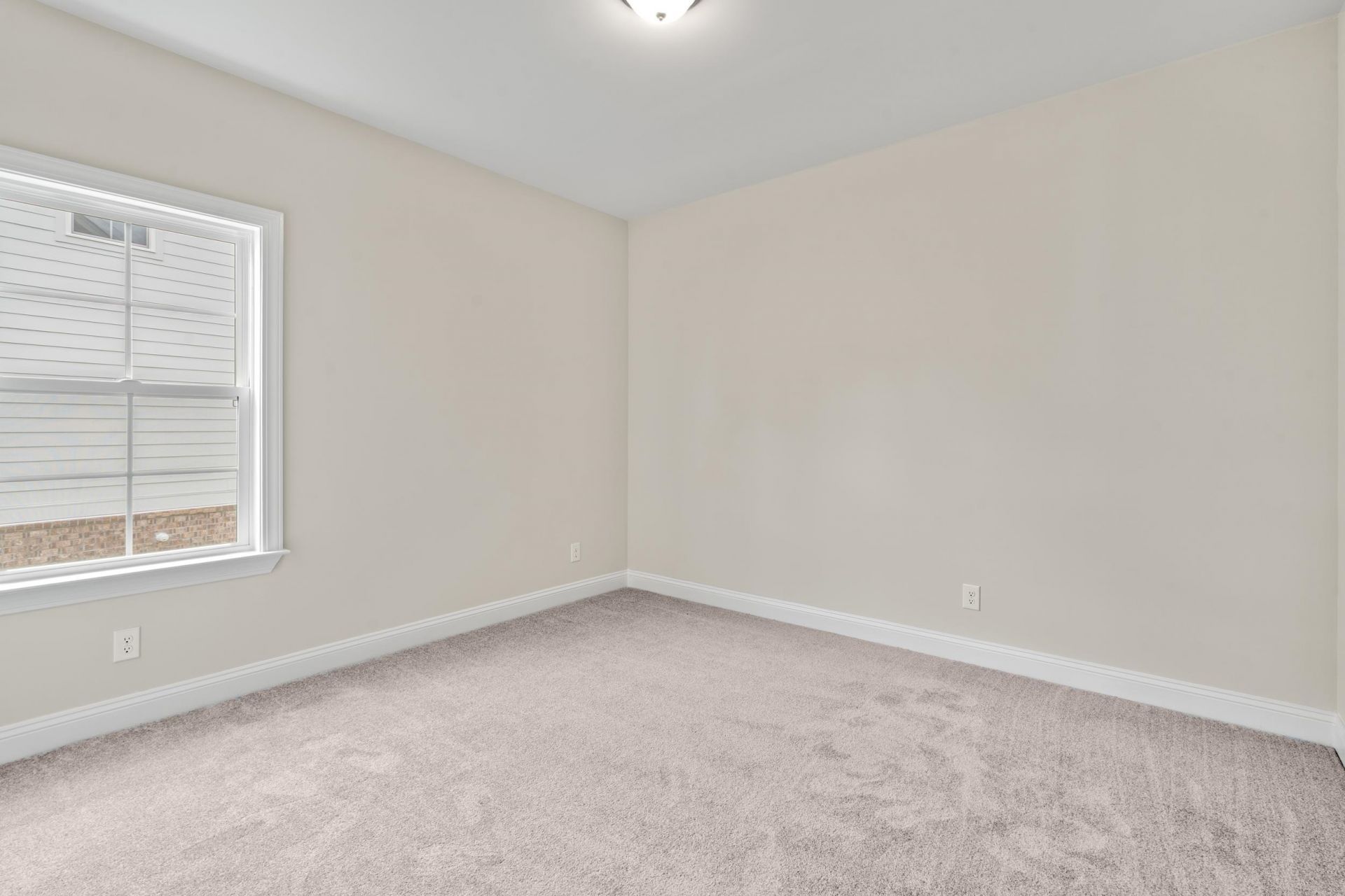 1421 Loop Circle  Photo 17