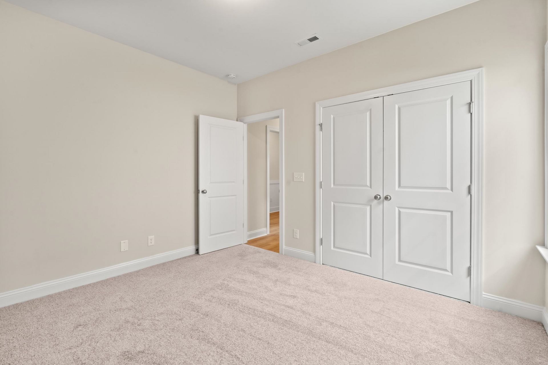 1421 Loop Circle  Photo 18