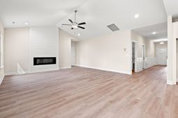 1421 Loop Circle  photo 4