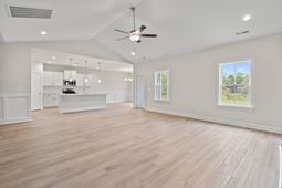 1421 Loop Circle  photo 4