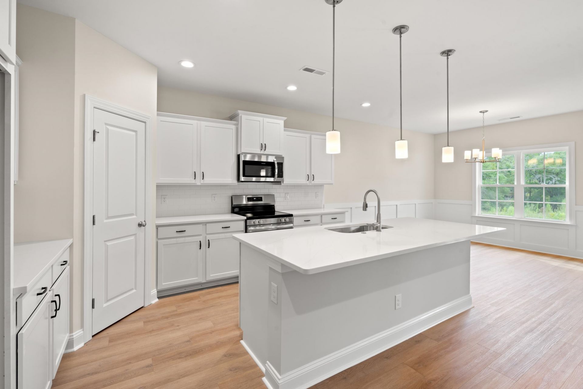 1421 Loop Circle  Photo 7