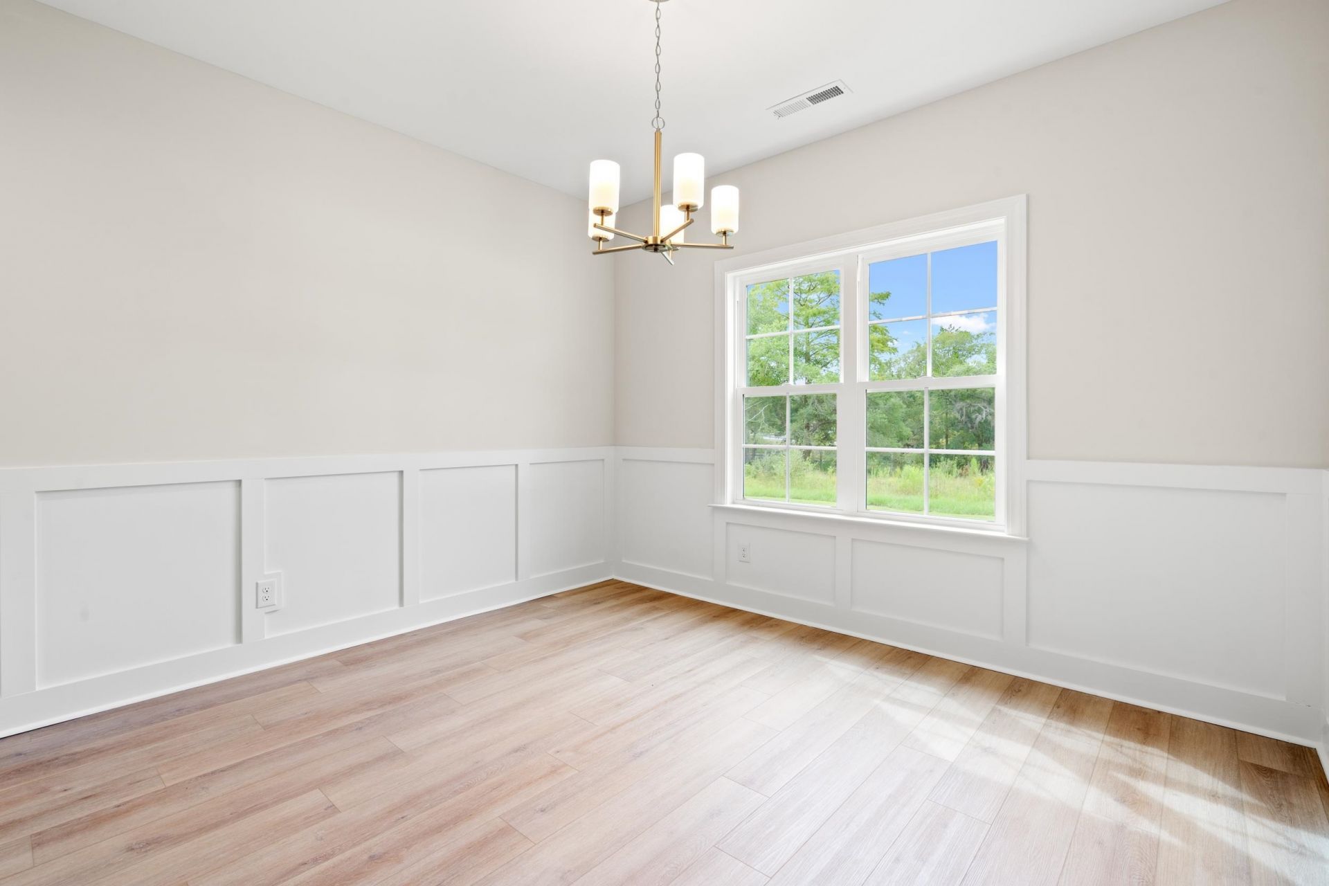 1421 Loop Circle  Photo 8