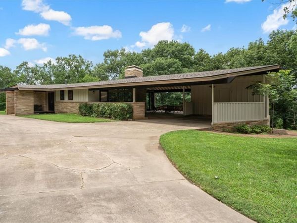 100 Carl Street, Siloam Springs, AR 72761