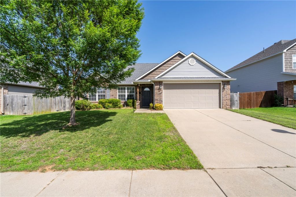 410 Driftwood Street  Lowell, AR 72745