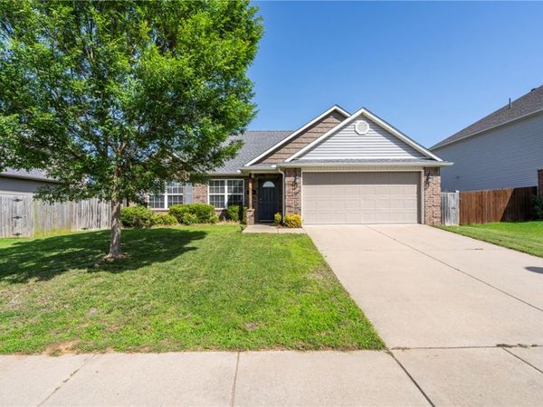 410 Driftwood Street , Lowell, AR 72745