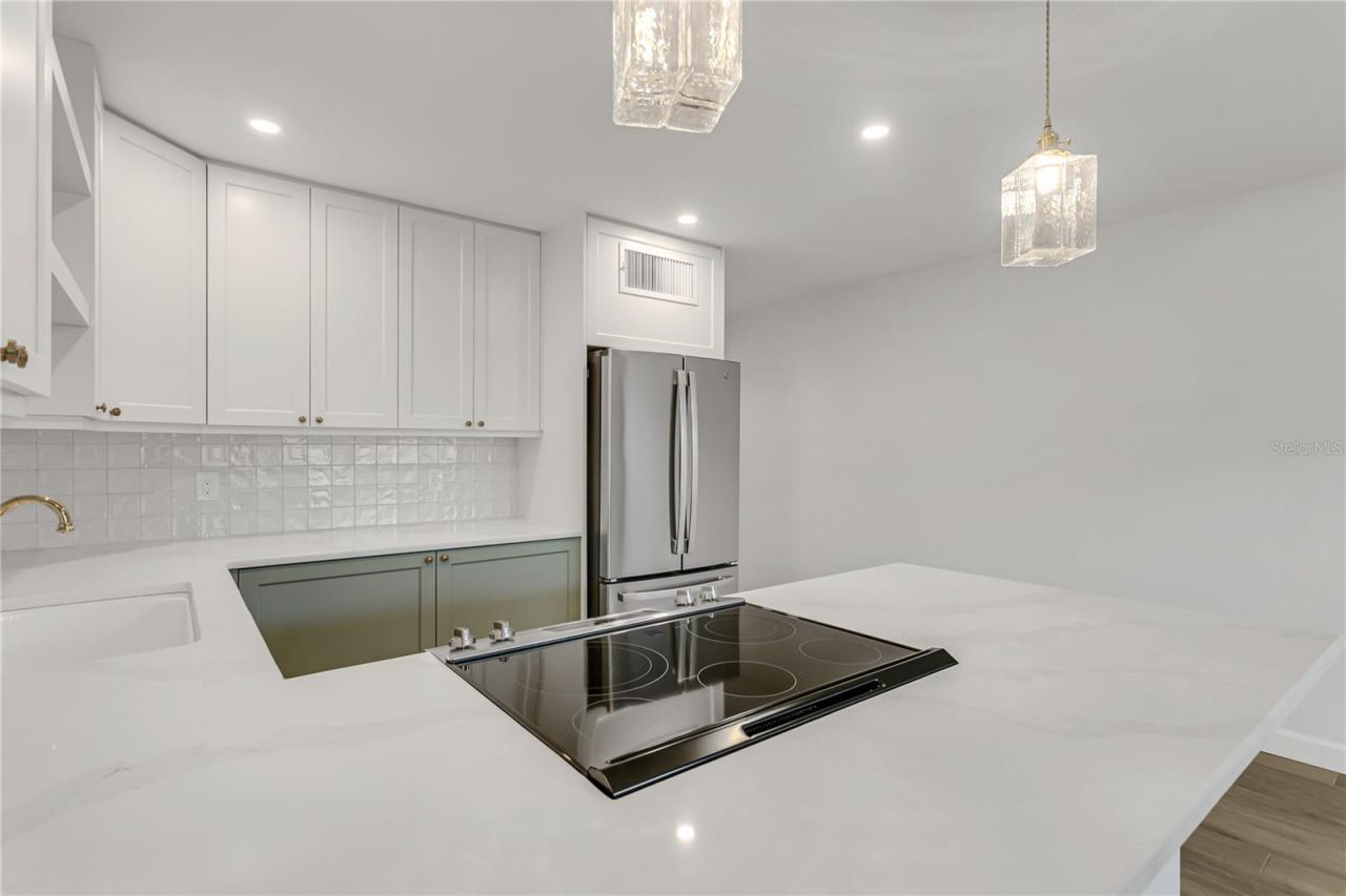 216 36th Avenue N, Unit 202B, Saint Petersburg, FL 33704 Photo