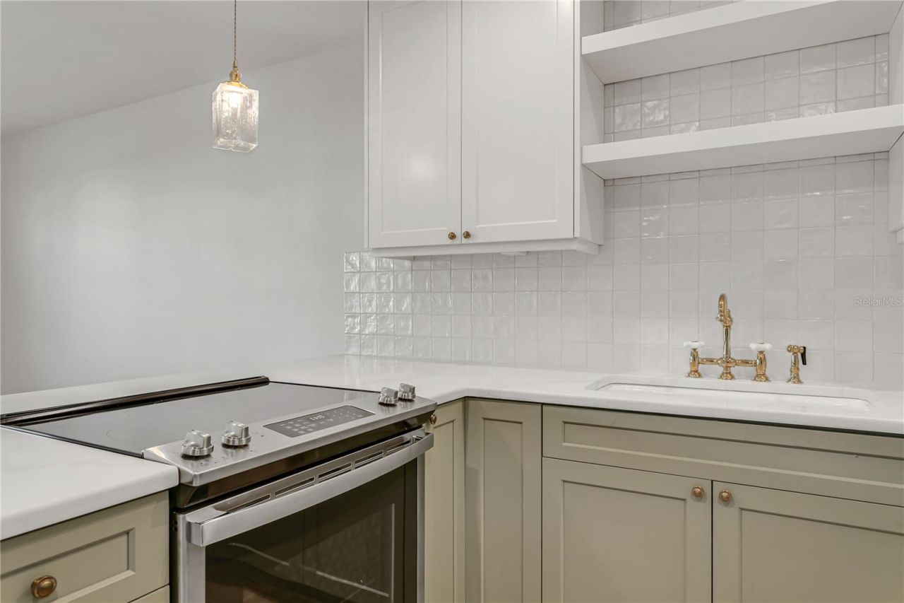 216 36th Avenue N, Unit 202B, Saint Petersburg, FL 33704 Photo