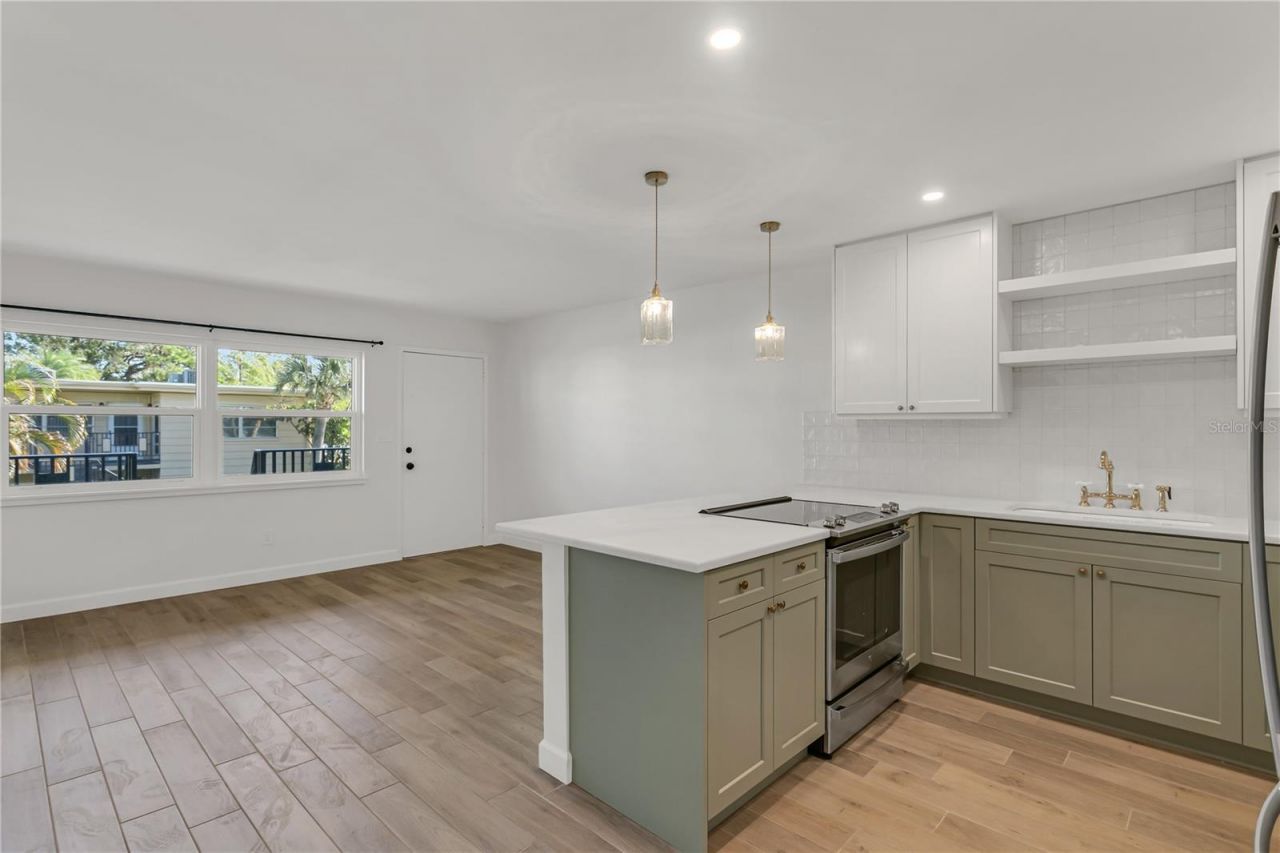 216 36th Avenue N, Unit 202B, Saint Petersburg, FL 33704 Photo