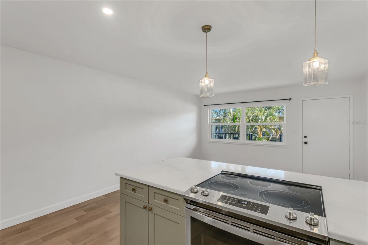 216 36th Avenue N, Unit 202B, Saint Petersburg, FL 33704 Photo