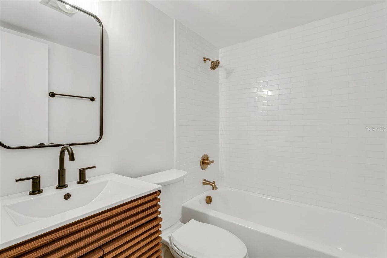 216 36th Avenue N, Unit 202B, Saint Petersburg, FL 33704 Photo