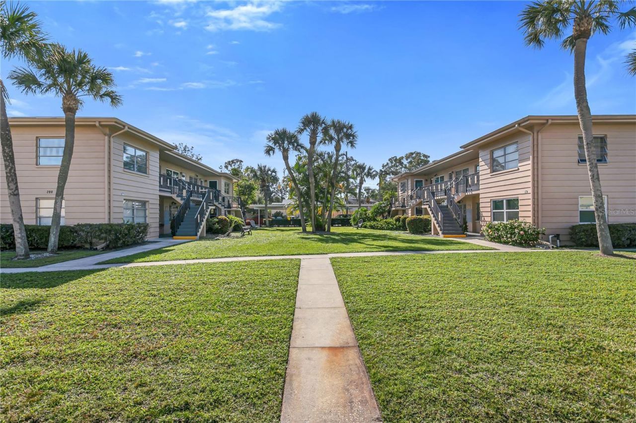 216 36th Avenue N, Unit 202B, Saint Petersburg, FL 33704 Photo