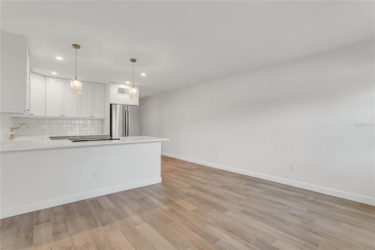 216 36th Avenue N, Unit 202B, Saint Petersburg, FL 33704 Photo