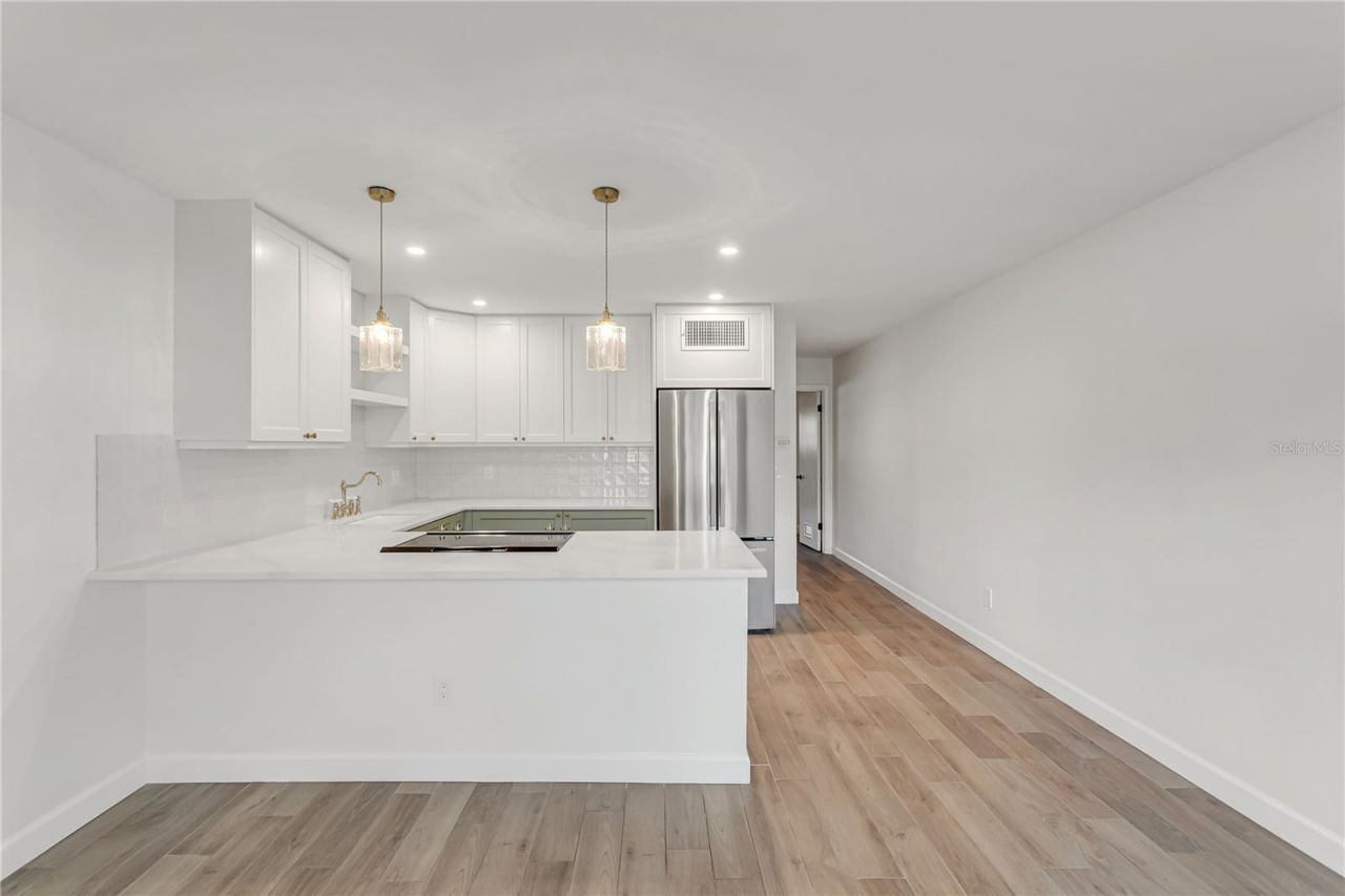 216 36th Avenue N, Unit 202B, Saint Petersburg, FL 33704 Photo