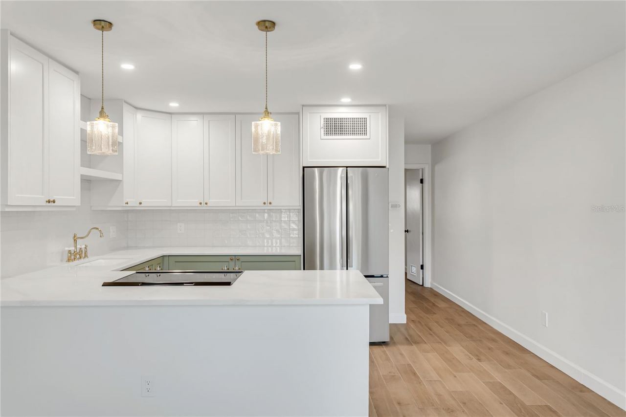 216 36th Avenue N, Unit 202B, Saint Petersburg, FL 33704 Photo