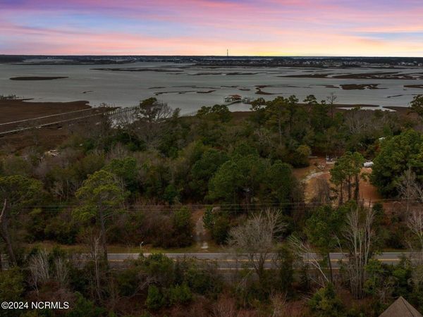 10022 Coast Guard Road , Emerald Isle, NC 28594