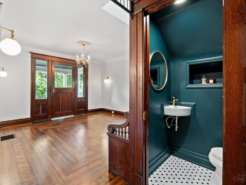 1028 Valley Lane, Cincinnati, OH 45229 Photo 12