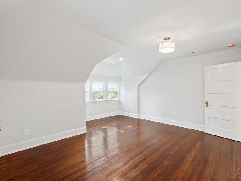 1028 Valley Lane, Cincinnati, OH 45229 Photo 32