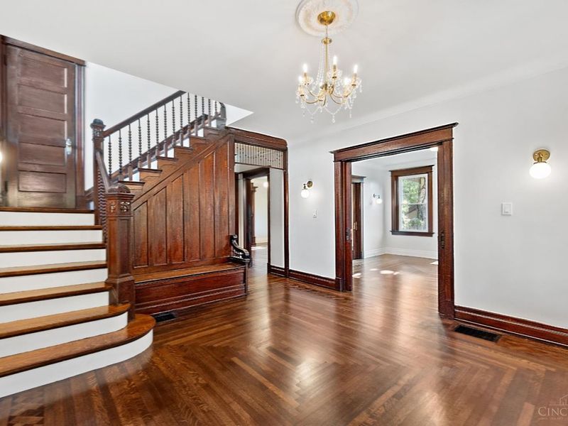 1028 Valley Lane, Cincinnati, OH 45229 Photo 5
