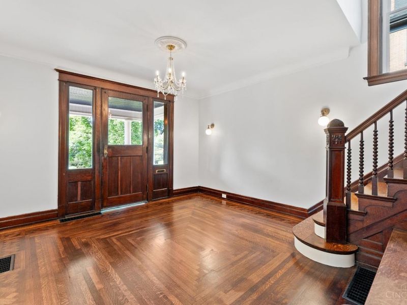 1028 Valley Lane, Cincinnati, OH 45229 Photo 6
