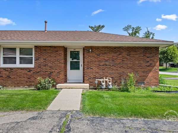 1201 Johnston Drive , Aurora, IL 60506
