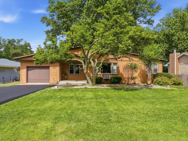 39576 N PETITE Pass , Antioch, IL 60002
