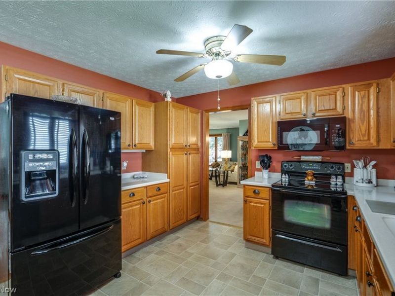 4890 Belden Park Drive NW, North Canton, OH 44720 Photo 18