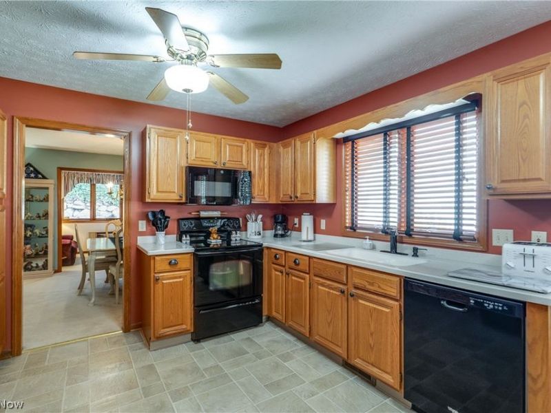 4890 Belden Park Drive NW, North Canton, OH 44720 Photo 19
