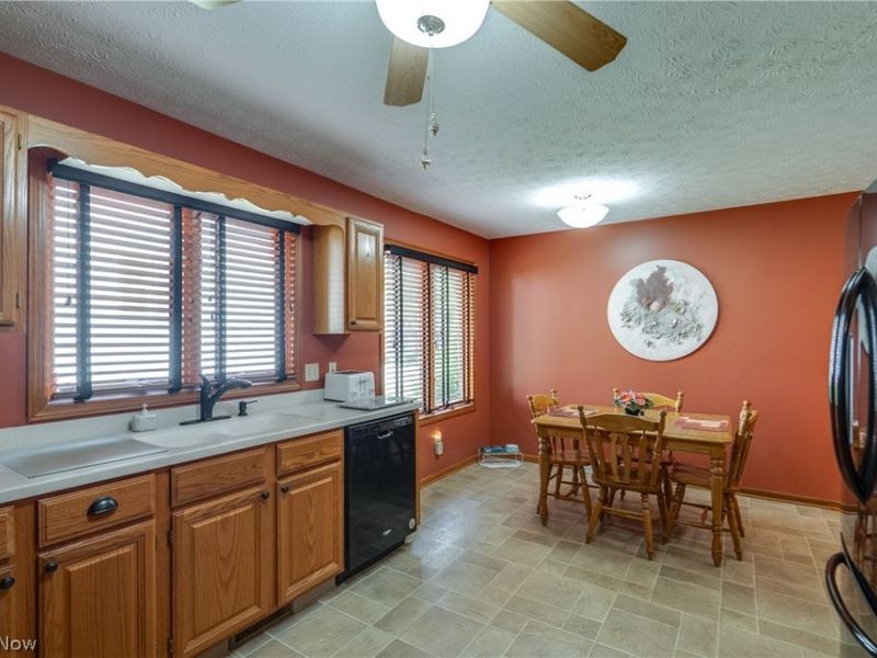4890 Belden Park Drive NW, North Canton, OH 44720 Photo 21