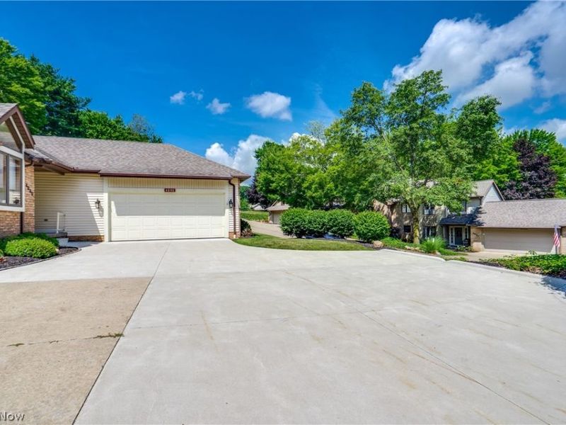 4890 Belden Park Drive NW, North Canton, OH 44720 Photo 4