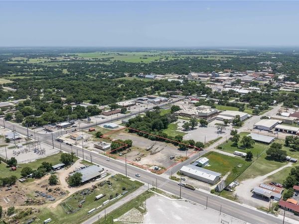 208 W Navarro Avenue, De Leon, TX 76444