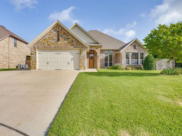 2946 Masters Court N, Burleson, TX 76028