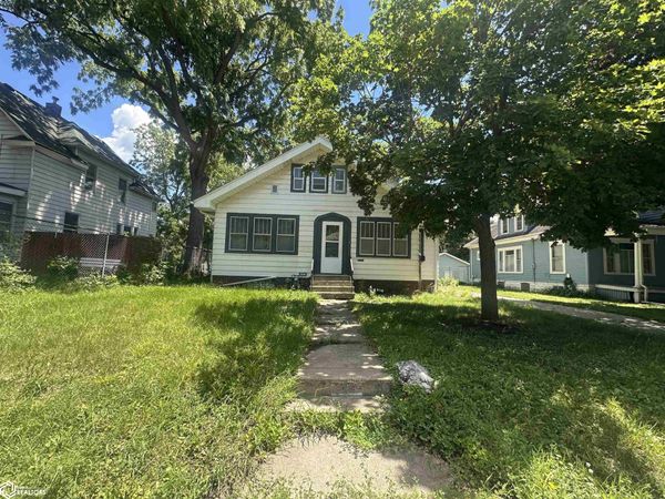 925 N Pennsylvania Avenue, Mason City, IA 50401