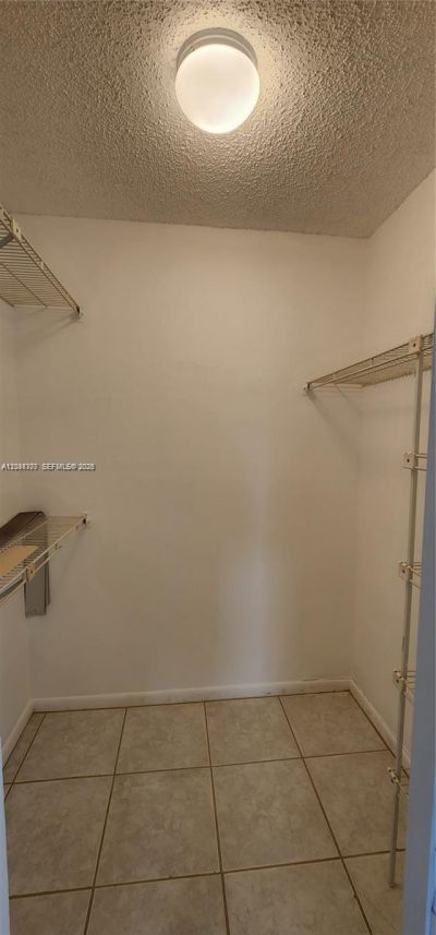 931 NE 199th St , Unit 202-22, Miami, FL 33179 Photo