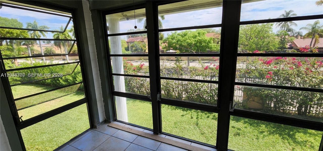 931 NE 199th St , Unit 202-22, Miami, FL 33179 Photo