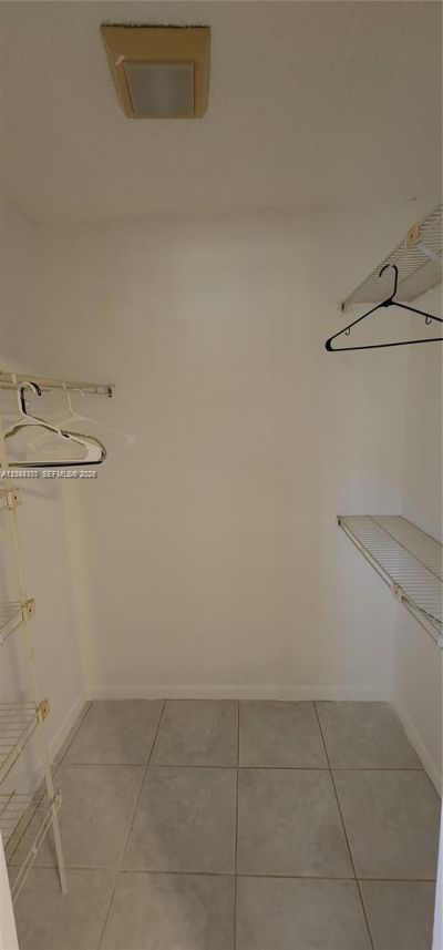931 NE 199th St , Unit 202-22, Miami, FL 33179 Photo