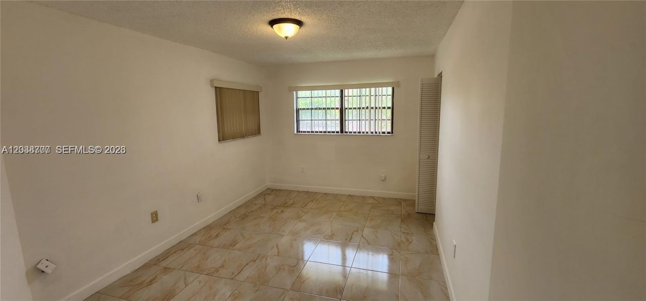 931 NE 199th St , Unit 202-22, Miami, FL 33179 Photo