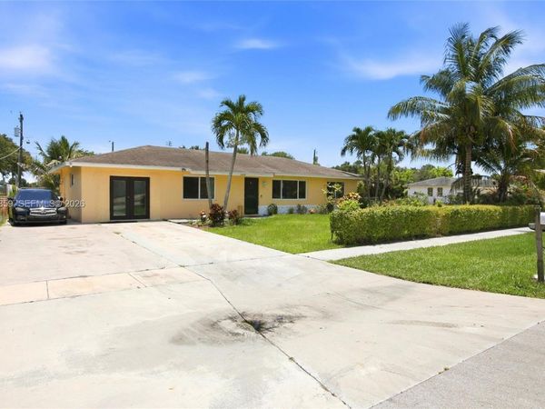 1476 N Mangonia Dr , West Palm Beach, FL 33401