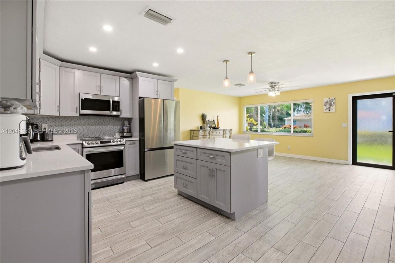 1476 N Mangonia Dr , West Palm Beach, FL 33401 Photo