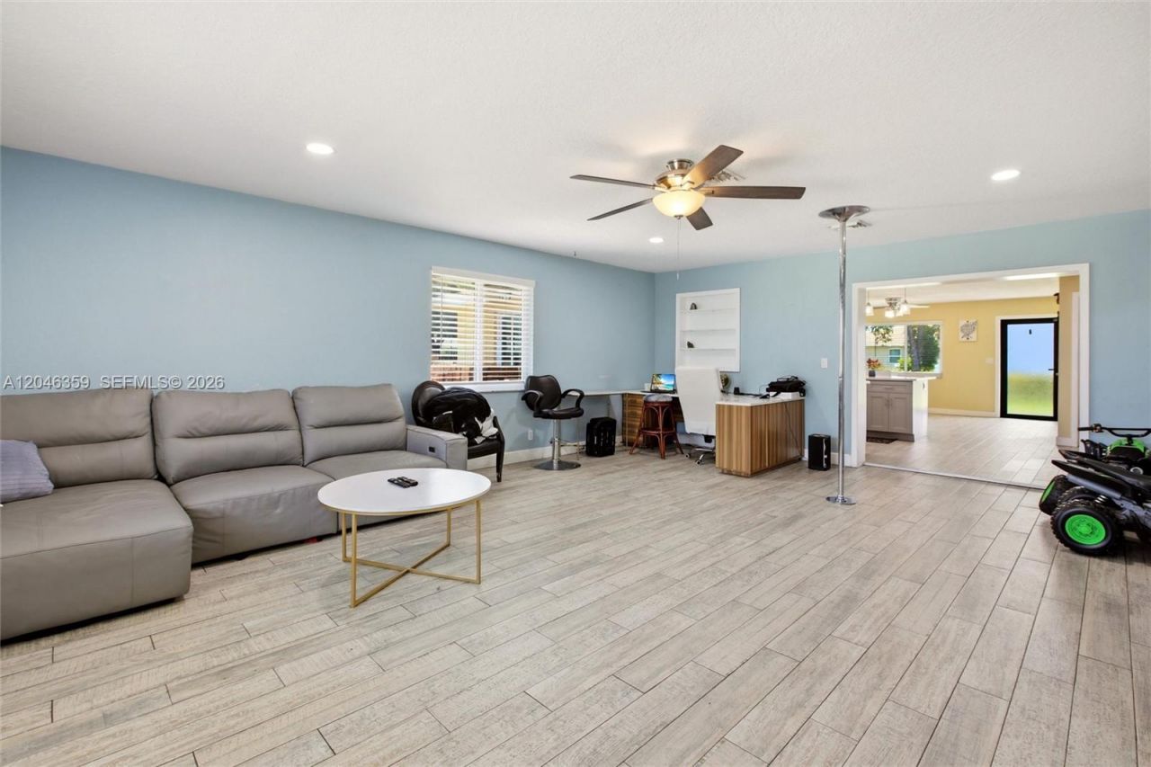 1476 N Mangonia Dr , West Palm Beach, FL 33401 Photo