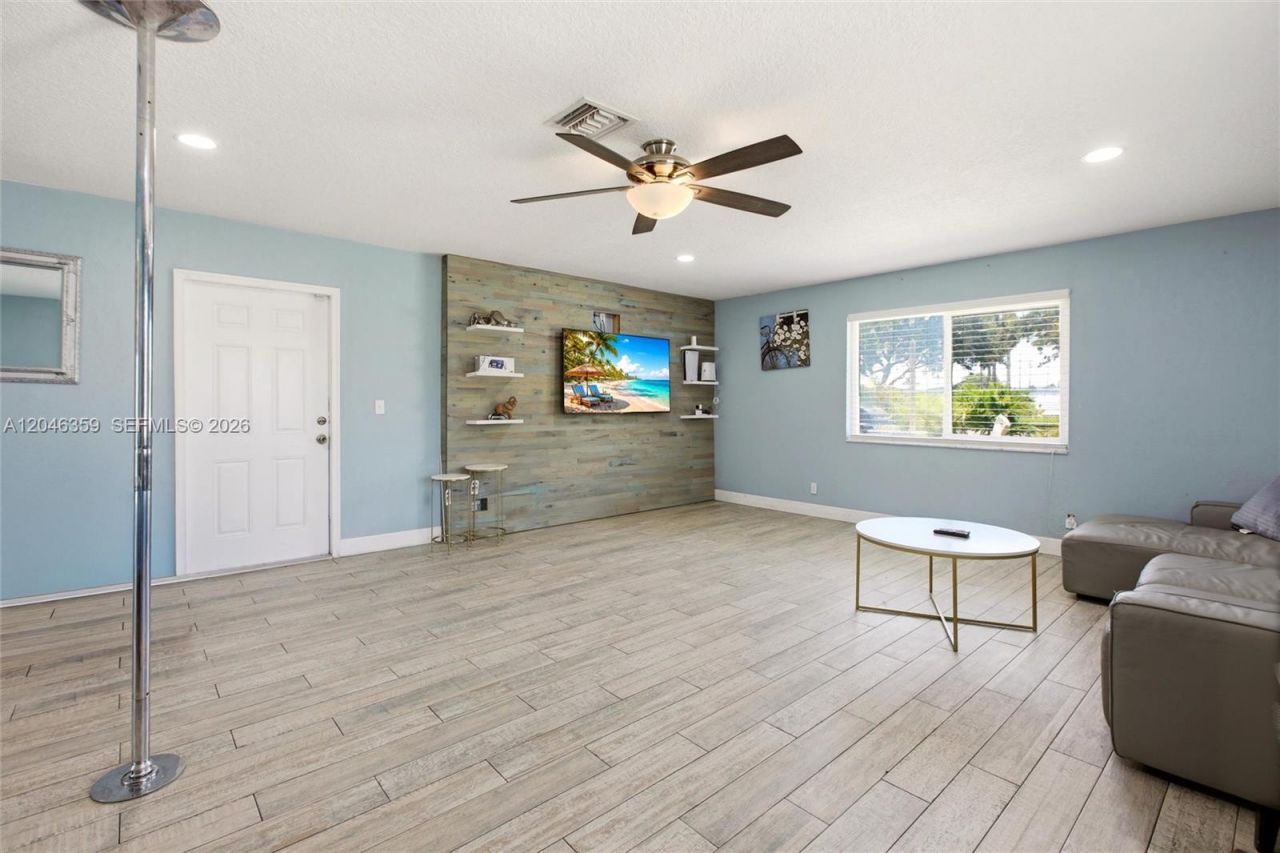 1476 N Mangonia Dr , West Palm Beach, FL 33401 Photo