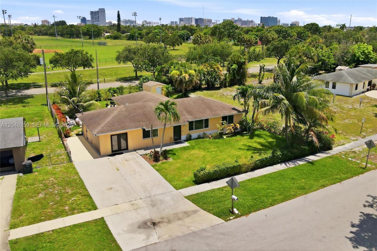 1476 N Mangonia Dr , West Palm Beach, FL 33401 Photo
