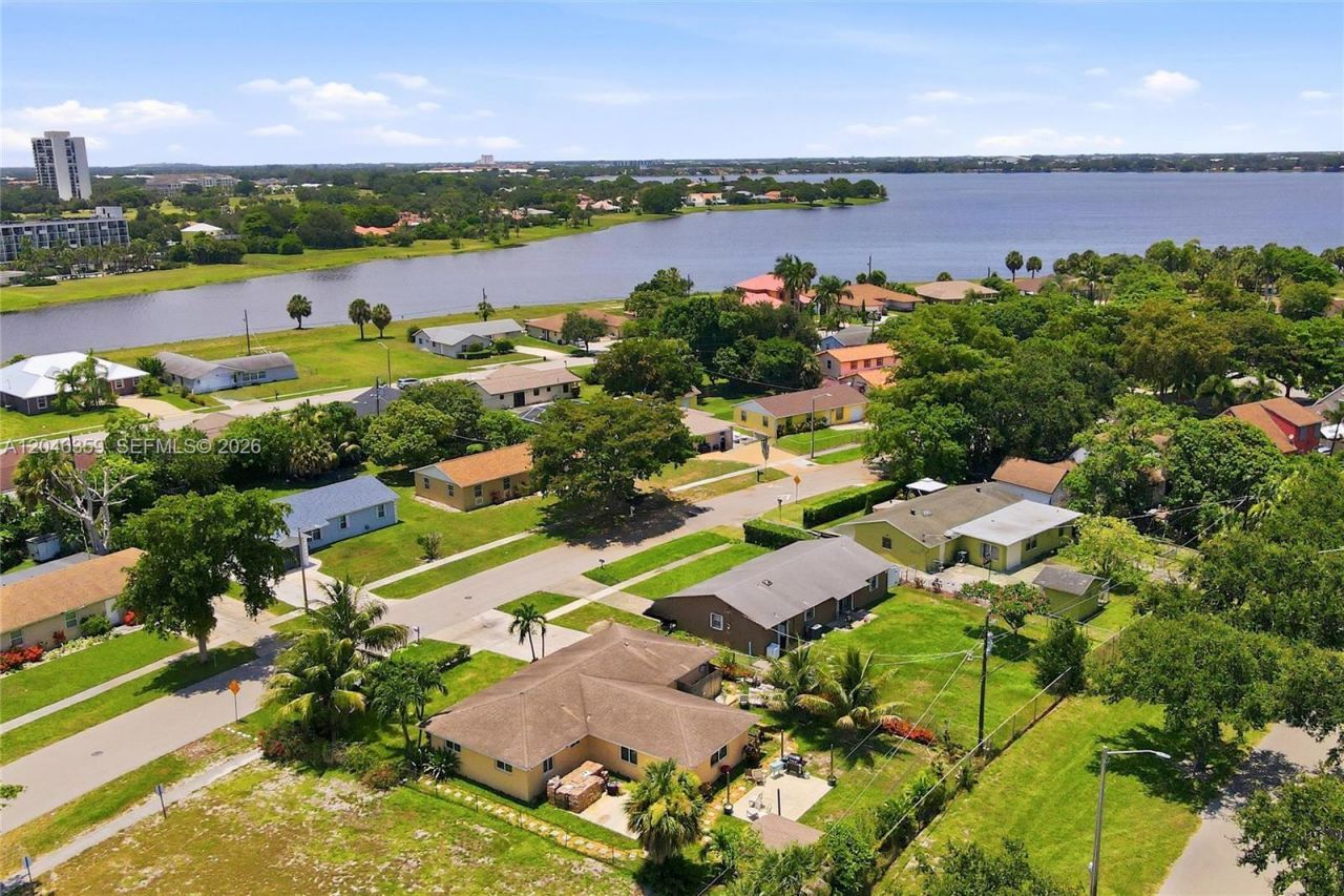1476 N Mangonia Dr , West Palm Beach, FL 33401 Photo