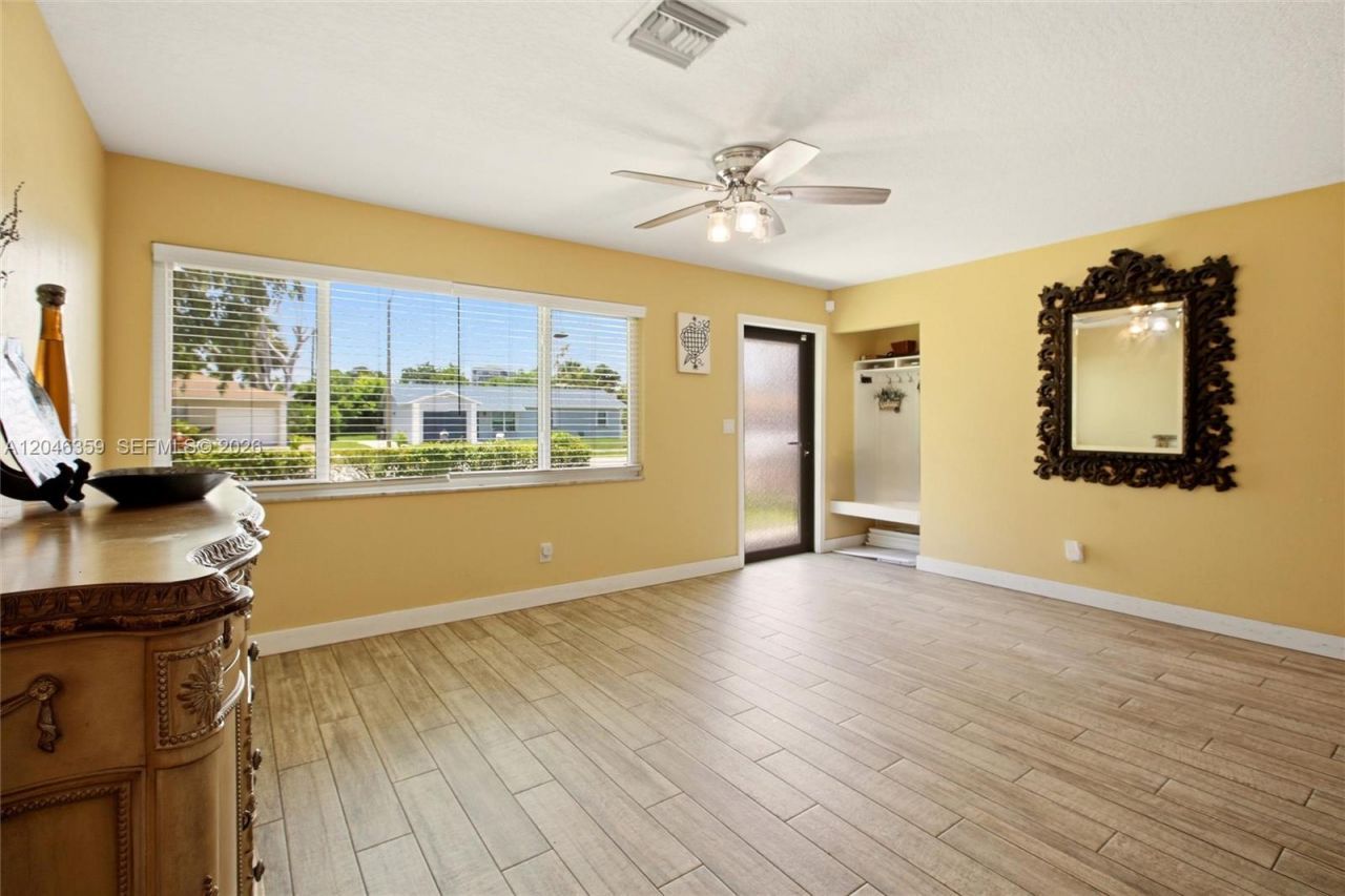 1476 N Mangonia Dr , West Palm Beach, FL 33401 Photo