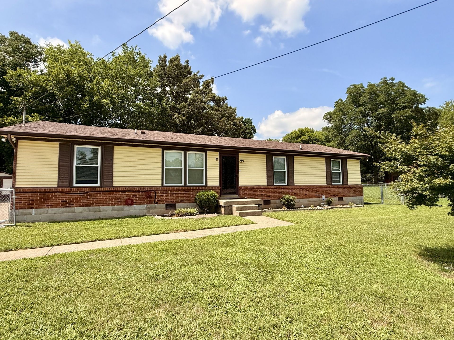 107 Winston Ct, Clarksville, TN 37042 Main Photo