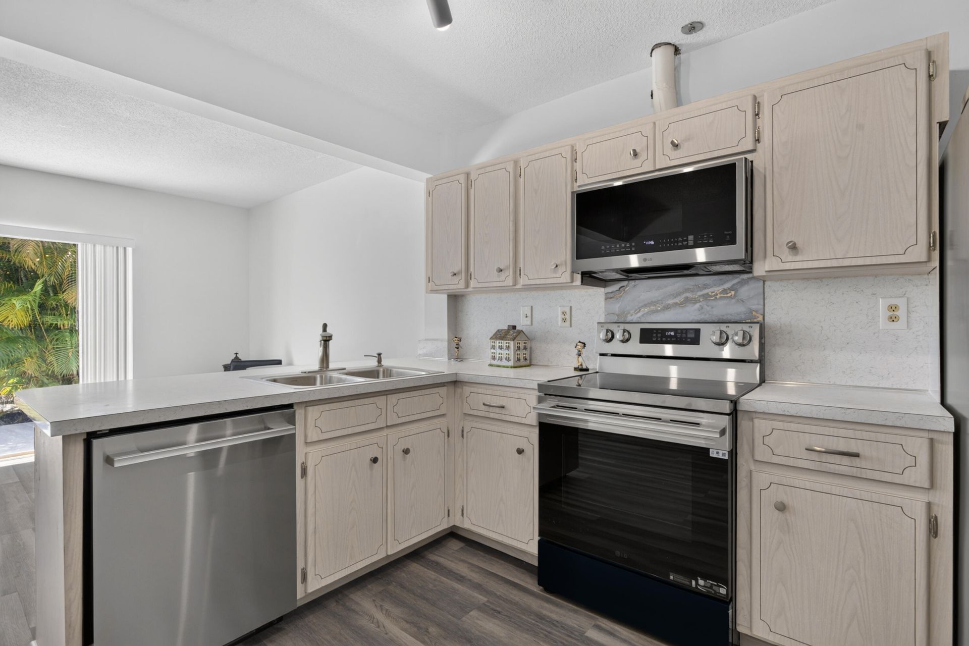 860-870 NE 23rd Avenue, Unit 1-2, Pompano Beach, FL 33062 Photo