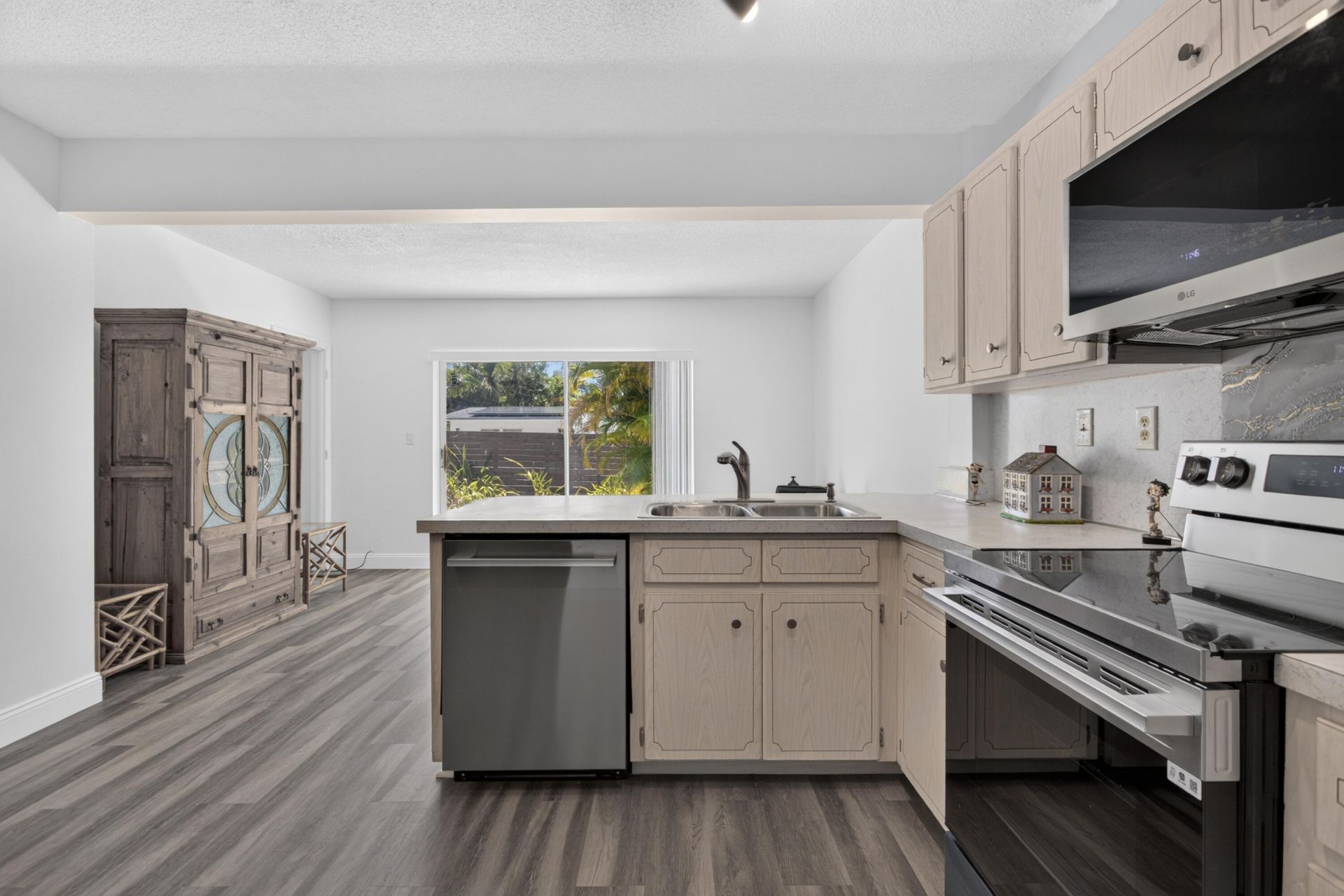 860-870 NE 23rd Avenue, Unit 1-2, Pompano Beach, FL 33062 Photo
