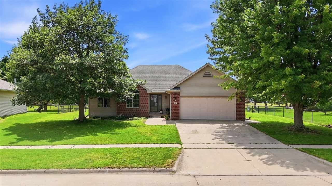 415 Fox Run, North Liberty, IA 52317 Main Photo