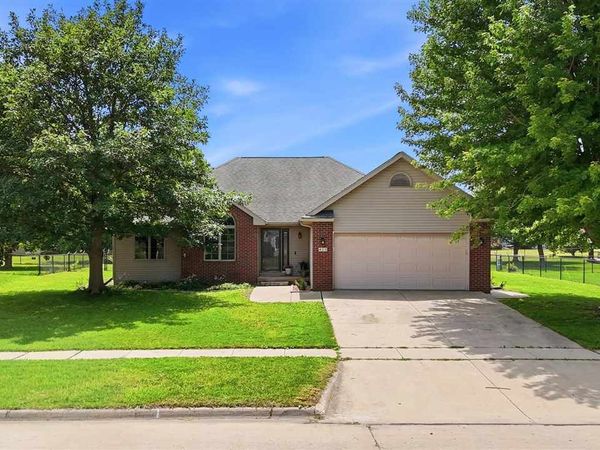 415 Fox Run, North Liberty, IA 52317