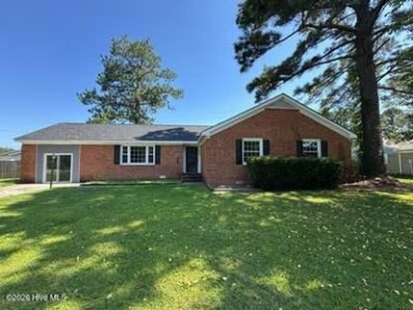 910 Winchester Road , Jacksonville, NC 28546