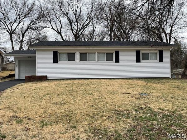 8428 Saint Olaf Drive, St Louis, MO 63134